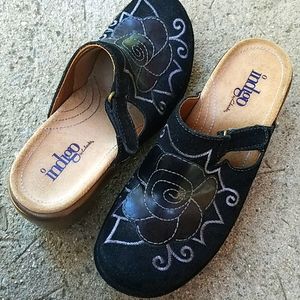 Indigo Clarks Black leather clog mules 6 Shoes Flower Embroidery EUC